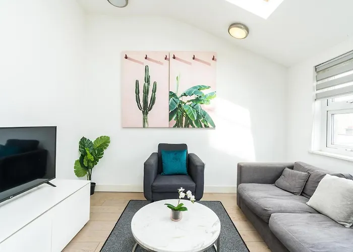 Cozy 2 Bedroom / Earls Court / Balcony